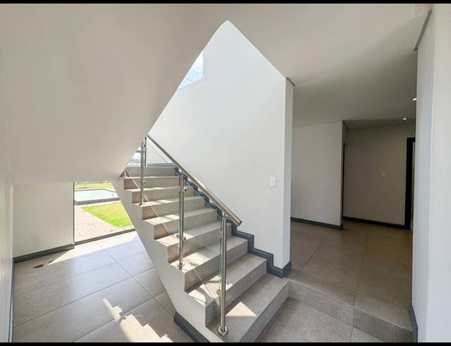 5 BEDROOM HOUSE FOR SALE IN MIDSTREAM MEADOWS